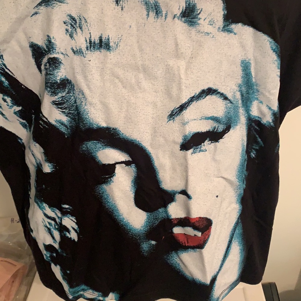 Size medium Marilyn Monroe Shirt - Picture 3 of 4